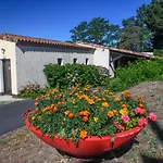 Logis La Chaumiere Hotel 3*