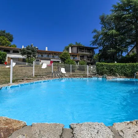 Отель Logis La Chaumiere 3*