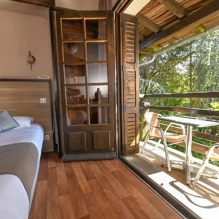 Отель Logis La Chaumiere 3*