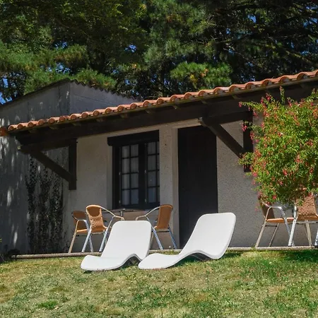 Отель Logis La Chaumiere 3*