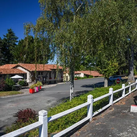 Отель Logis La Chaumiere 3*