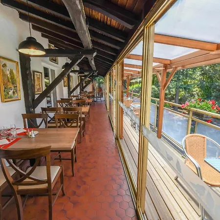 Hotel Logis La Chaumiere Saint-Laurent-sur-Sèvre