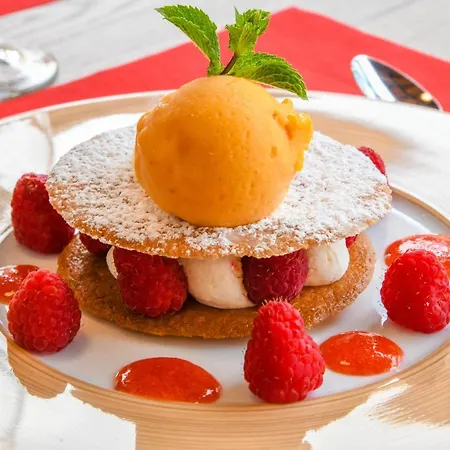 Logis La Chaumiere Hotel