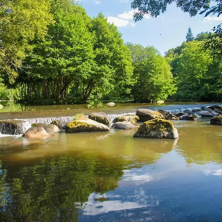 Logis La Chaumiere Hotel Saint-Laurent-sur-Sèvre