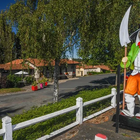 Logis La Chaumiere Hotel 3*