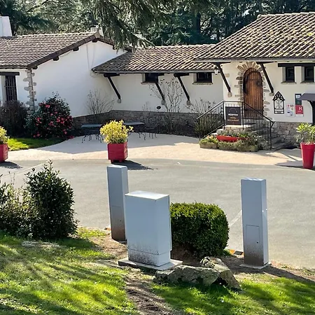 Logis La Chaumiere Hotel 3*