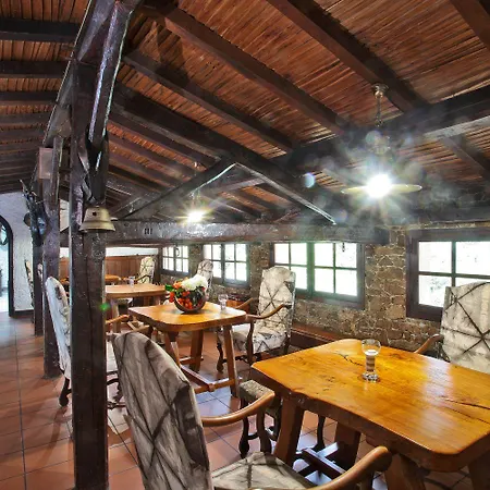 Logis La Chaumiere Hotel Saint-Laurent-sur-Sèvre