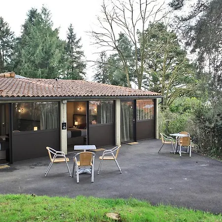 Отель Logis La Chaumiere 3*