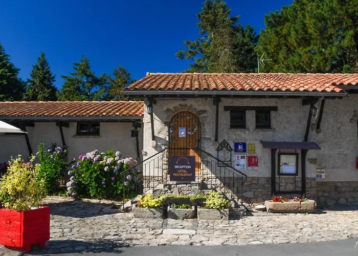 Logis La Chaumiere Hotel
