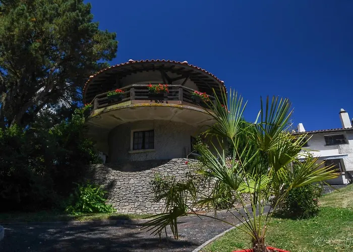 Logis La Chaumiere Hotel Saint-Laurent-sur-Sèvre