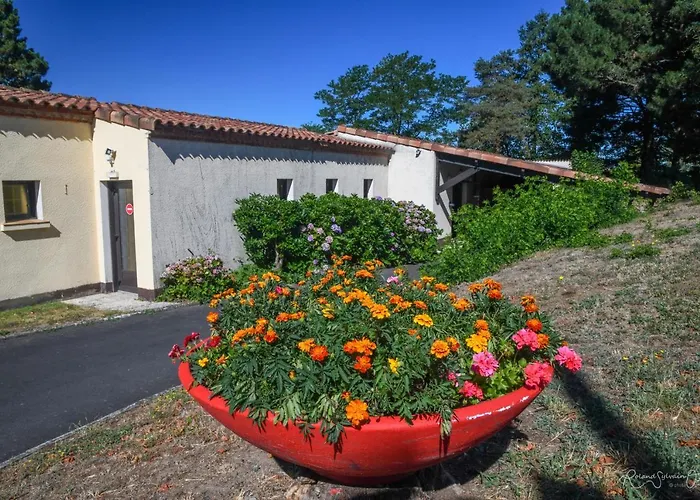 Logis La Chaumiere Hotel 3*