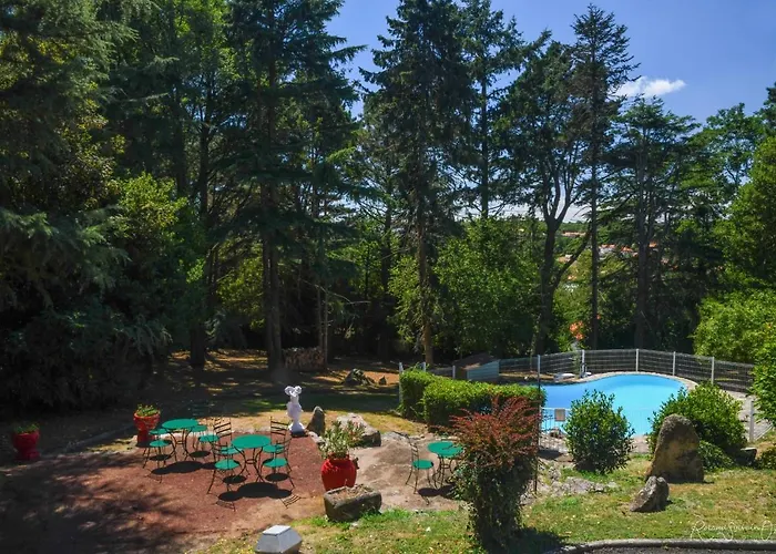 Logis La Chaumiere Hotel