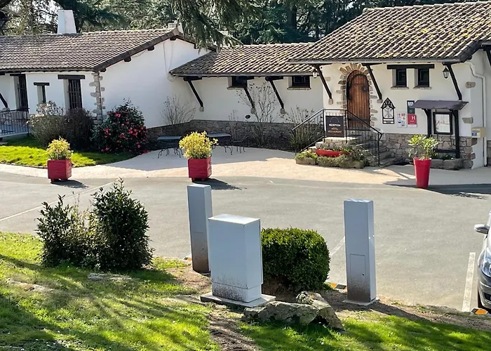 Logis La Chaumiere Hotel 3*